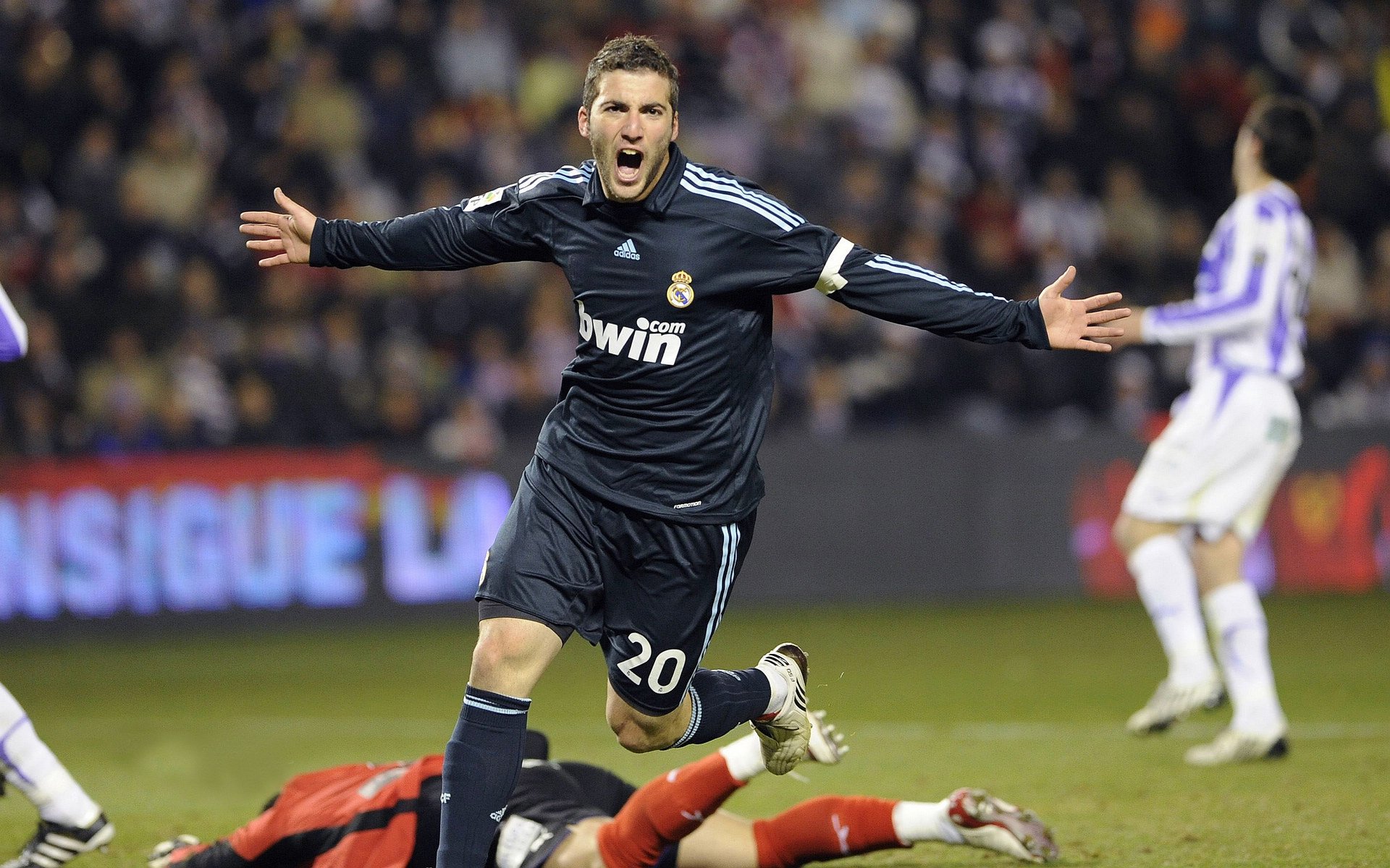 开云体育移动版-“足球广告赞助合作不断增加，行业繁荣”，足球 广告